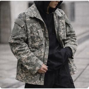 Army Sz S Light Camouflage Jacket 4 pockets hook and loop zip up heavy weight